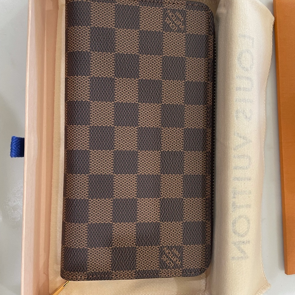 NWT Louis Vuitton Damier Zippy Wallet N41661 Box